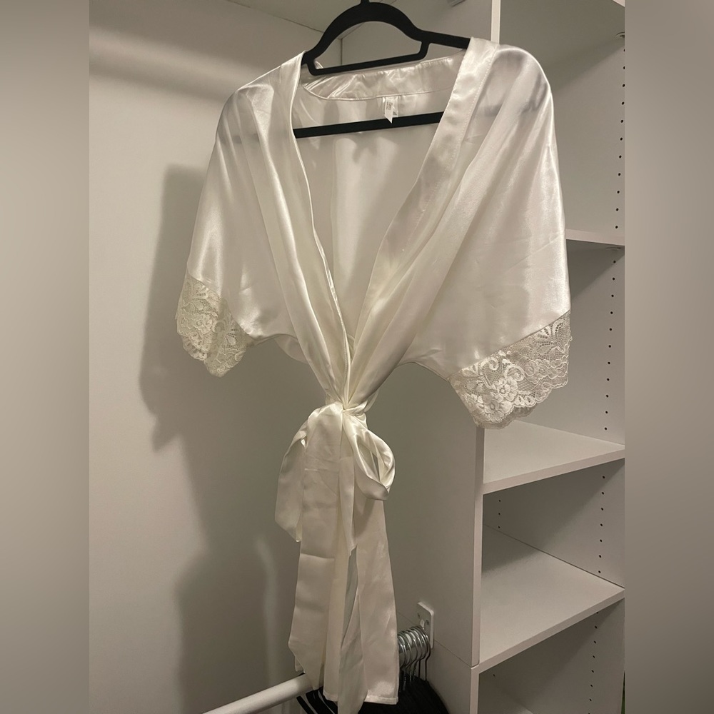 Flora Nikrooz robe size S/M NWOT